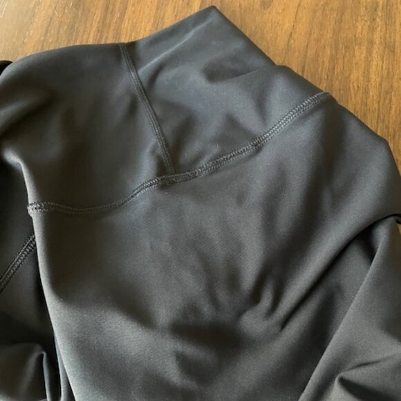 EUC 2X Women’s Old Navy Powersoft Leggings BLACK 7/8 Ankle Length - Picture 9 of 10